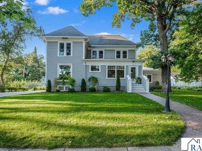216 W 2nd St