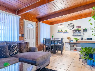 910 N Alvernon Way APT B