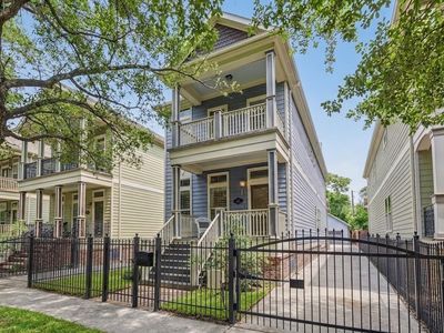 125 E 22nd St