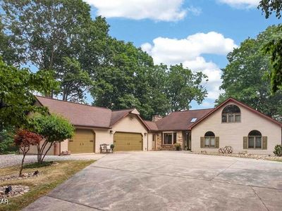 137 W Hills Dr
