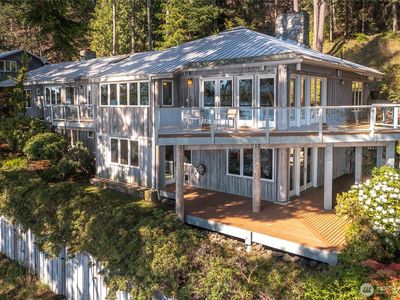 1424 Palisades Drive