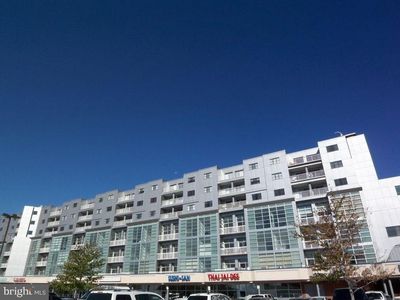 2702 Lighthouse Point E Unit 516