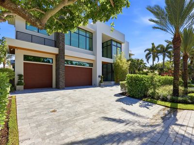2863 NE 27th Street