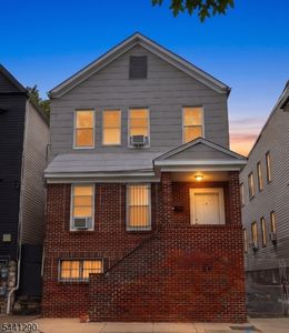 92 S Devine St