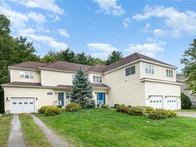 8 Sanctuary Dr
