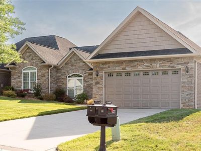 121 Greystone Ln