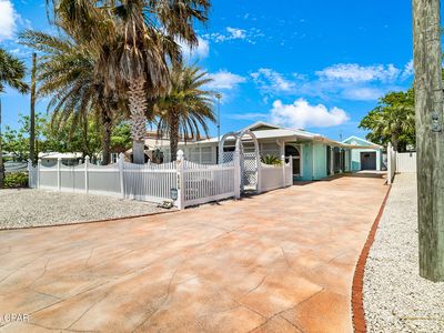 643 Poinsettia Ct