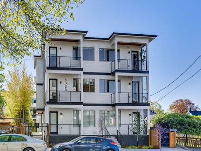 4325 N Mississippi Ave #12