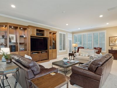 6404 Creekside Dr