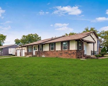 5639 Maple Canyon Ave