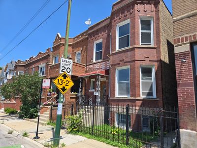 3103 N Kedzie Ave
