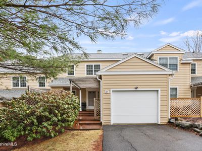 1136 Barker Rd Unit 27