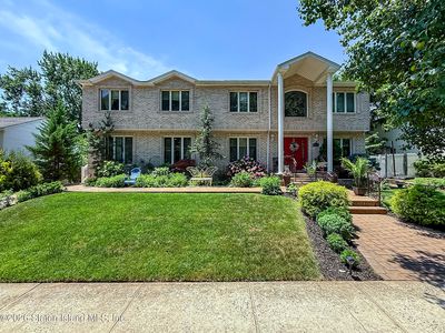 88 Stecher St