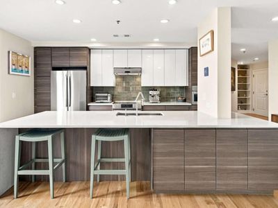 565 Peachtree St NE Unit 702