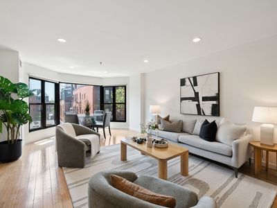 16 Harcourt St APT 4C