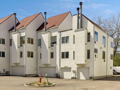 3049 Lake Shore Dr #A