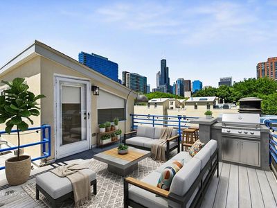 1168 S Plymouth Ct APT 2NE