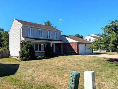 56 Wintergreen Ave E