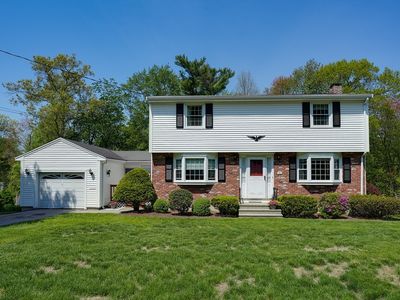 16 Laurel Dr