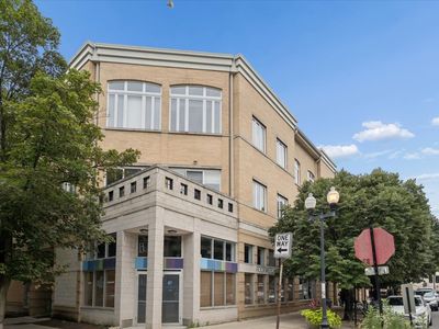 2555 W Leland Ave APT 203