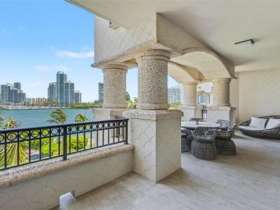 7042 Fisher Island Dr #7042