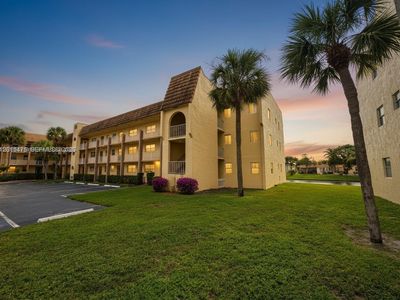 8465 Sunrise Lakes Blvd APT 212