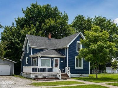1110 Henry St