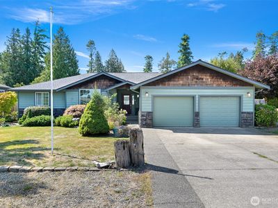 8165 Comox Rd