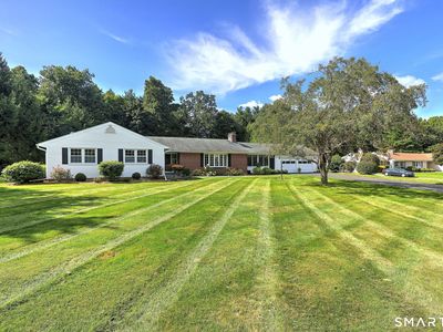8 Applewood Drive