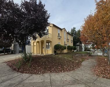 3096 Monet St