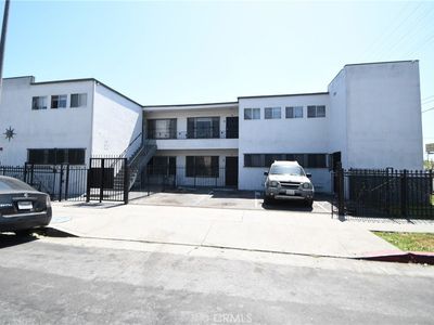 7104 S San Pedro St