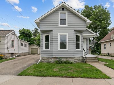 1025 School Ave