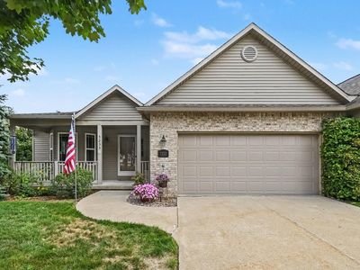 7233 Maplecrest Cir