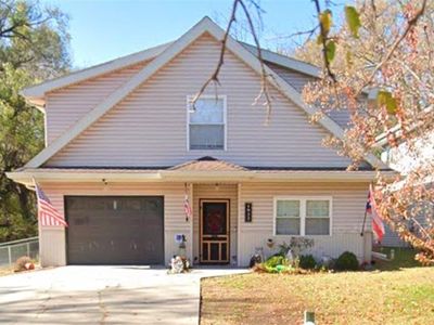 Property at 1922 W 7th St, Leavenworth, KS