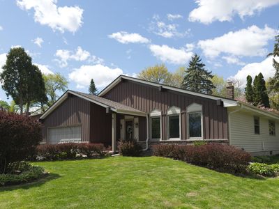 825 Garvens Ave