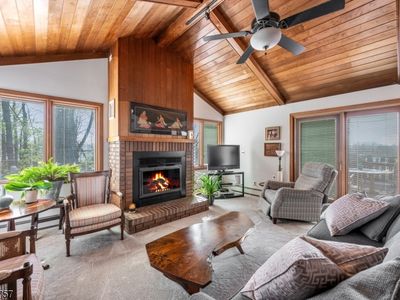 10 Woodmere Rd