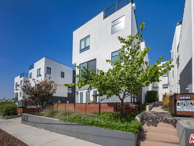 345 N La Fayette Park Pl