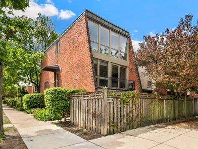 601 W Dickens Ave #A2