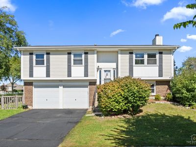 Property at 1160 Warwick Cir N, Hoffman Estates, IL