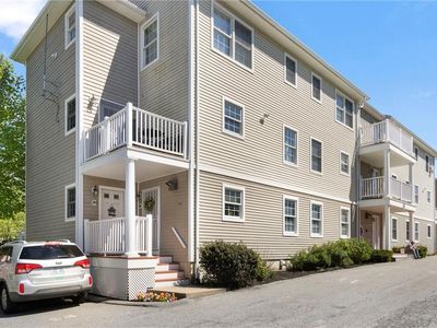 Property at 231 Maple Ave APT 201, Newport, RI