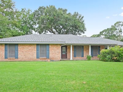 513 E Bayou Pkwy
