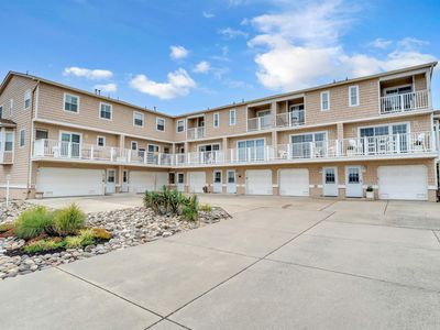1625 Beach Ave APT H