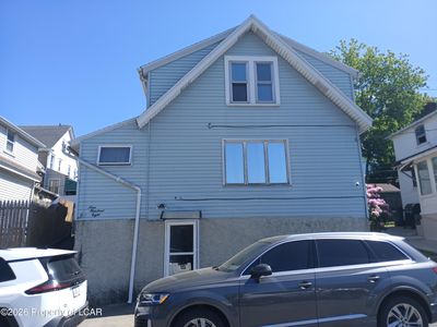908 W 9th St