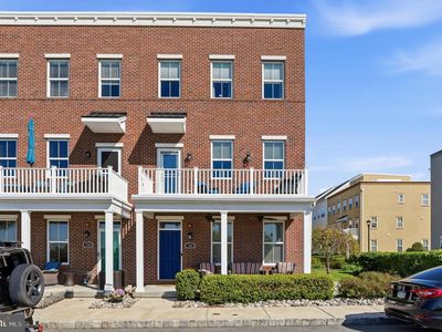 108A Dock St