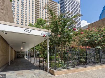 1919 Chestnut St APT 1824
