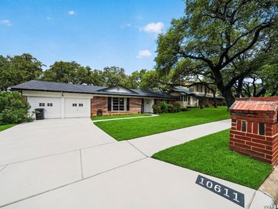 10611 BURR OAK DR