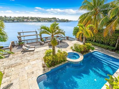 1398 Bay Dr