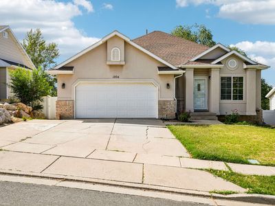 1204 E 3225 N