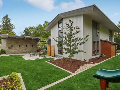 6012 North Lake DRIVE