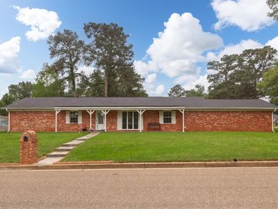 1004 Oakwood Dr